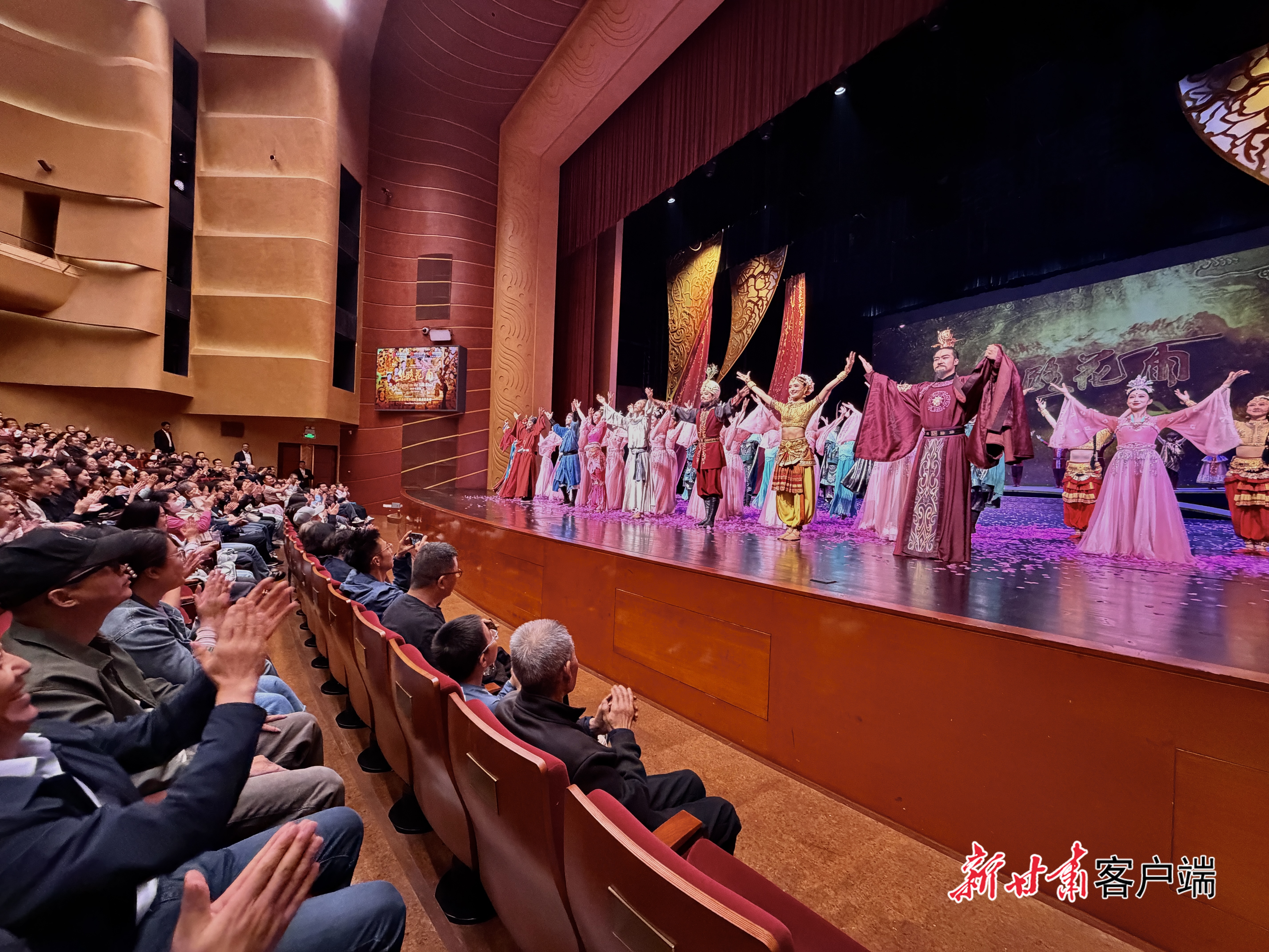经典舞剧《丝路花雨》在甘肃大剧院精彩上演