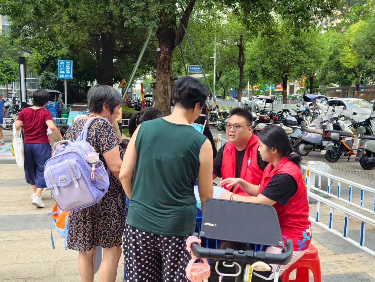 垃圾分类“趣”赶集——劳动社区第二期集市活动圆满举行