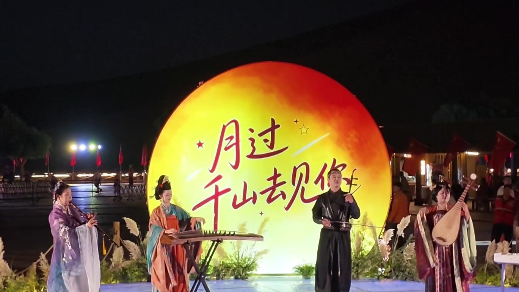 【甘快看】祁连山下是我家丨月启沙泉　大漠中秋的极致浪漫