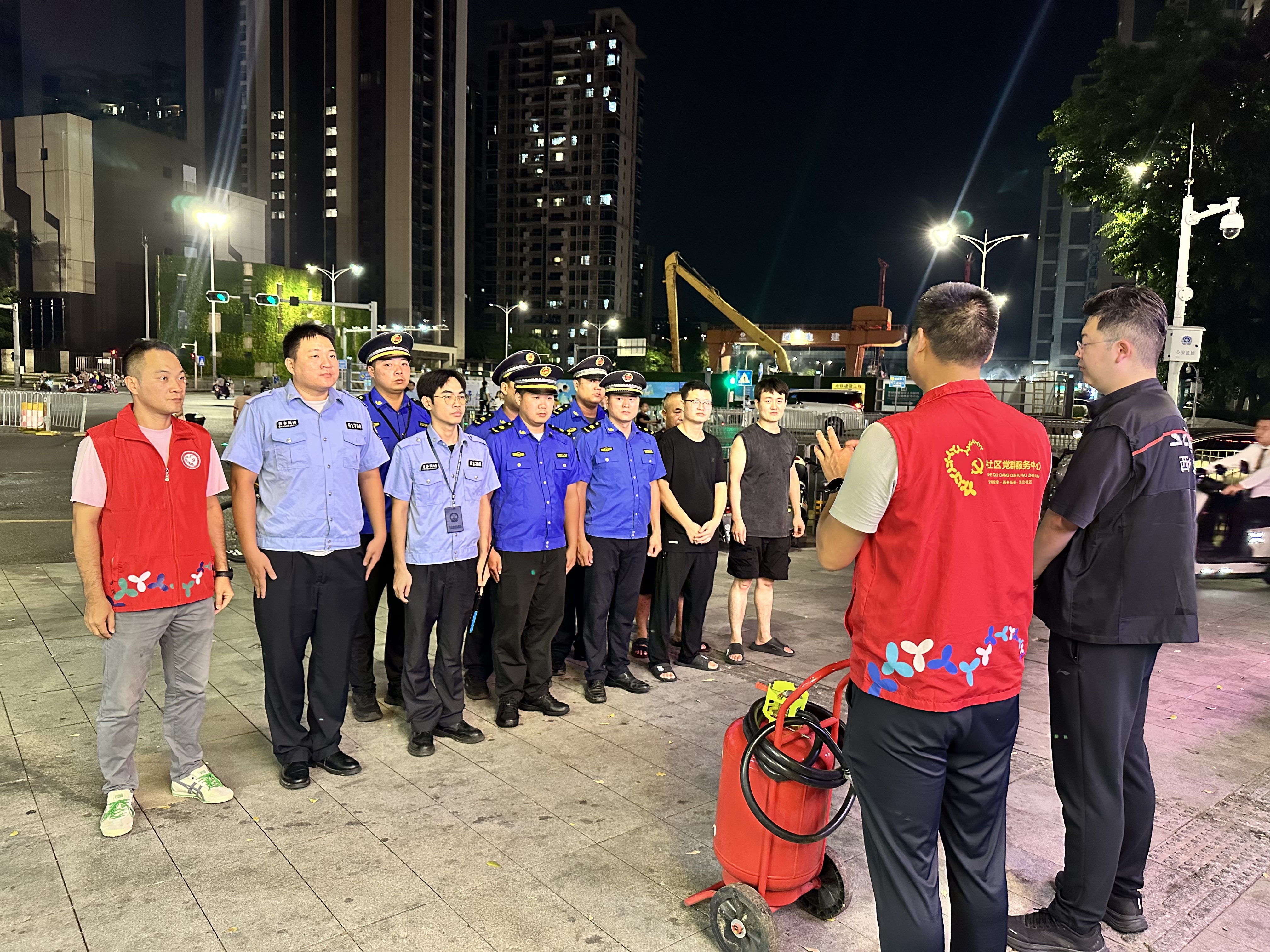 烟火有序,安全护航!渔业社区夜市筑牢双节安全防线