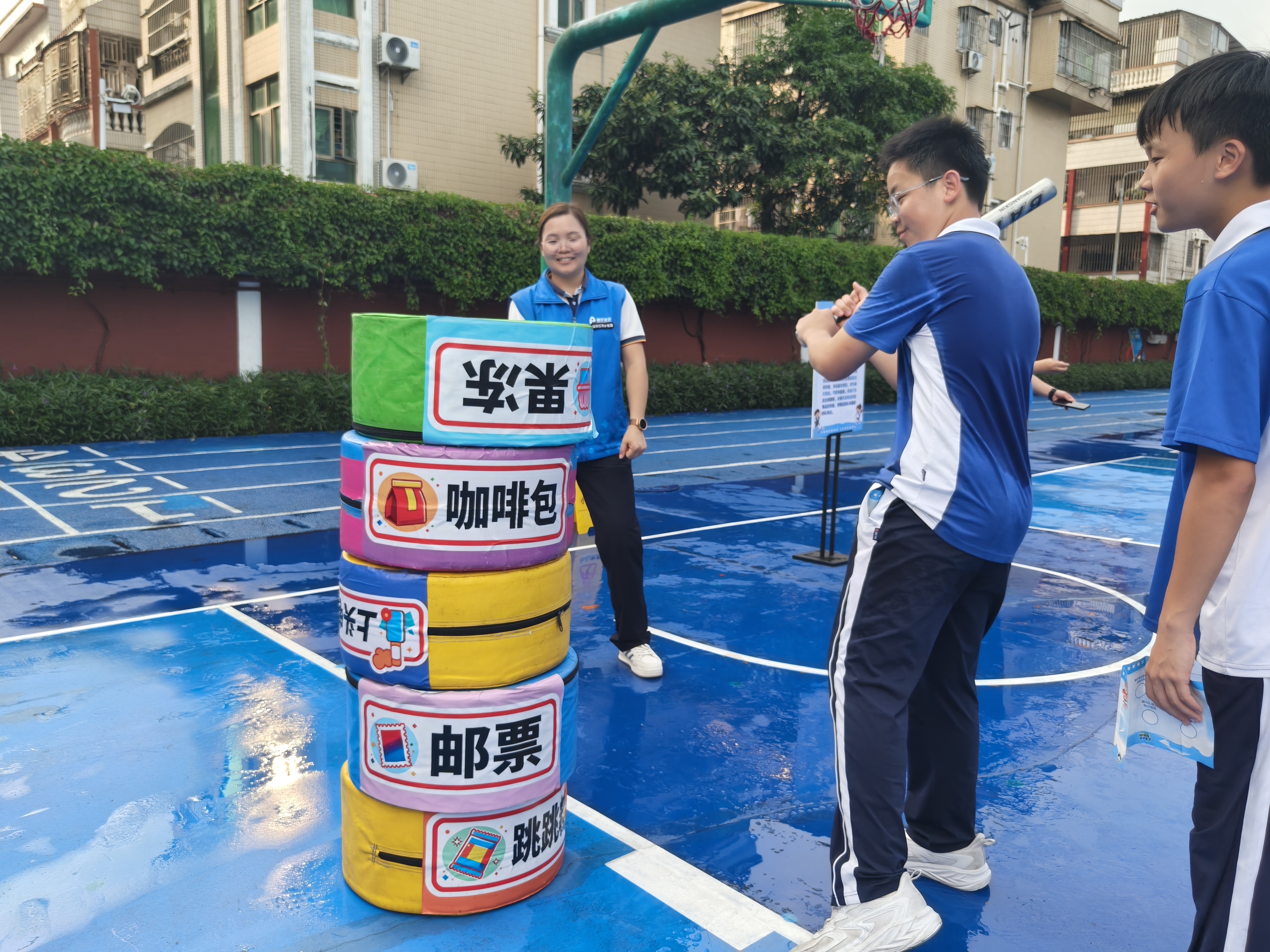 “无毒青春·智勇闯关”西乡沉浸式禁毒嘉年华点亮校园禁毒防线