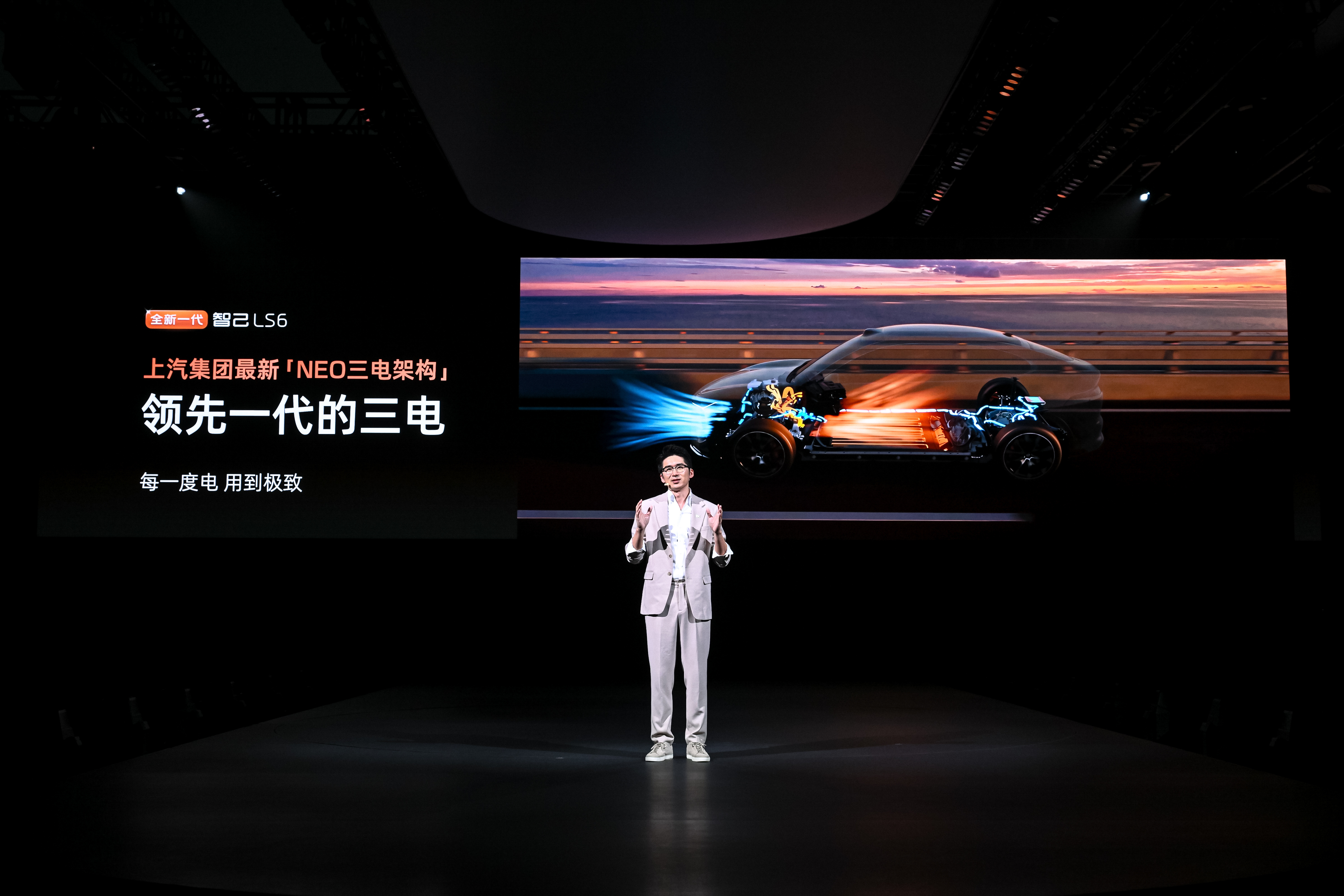 旗舰级技术下放20万以内！ 全新一代智己LS6上市权益价19.79万元起