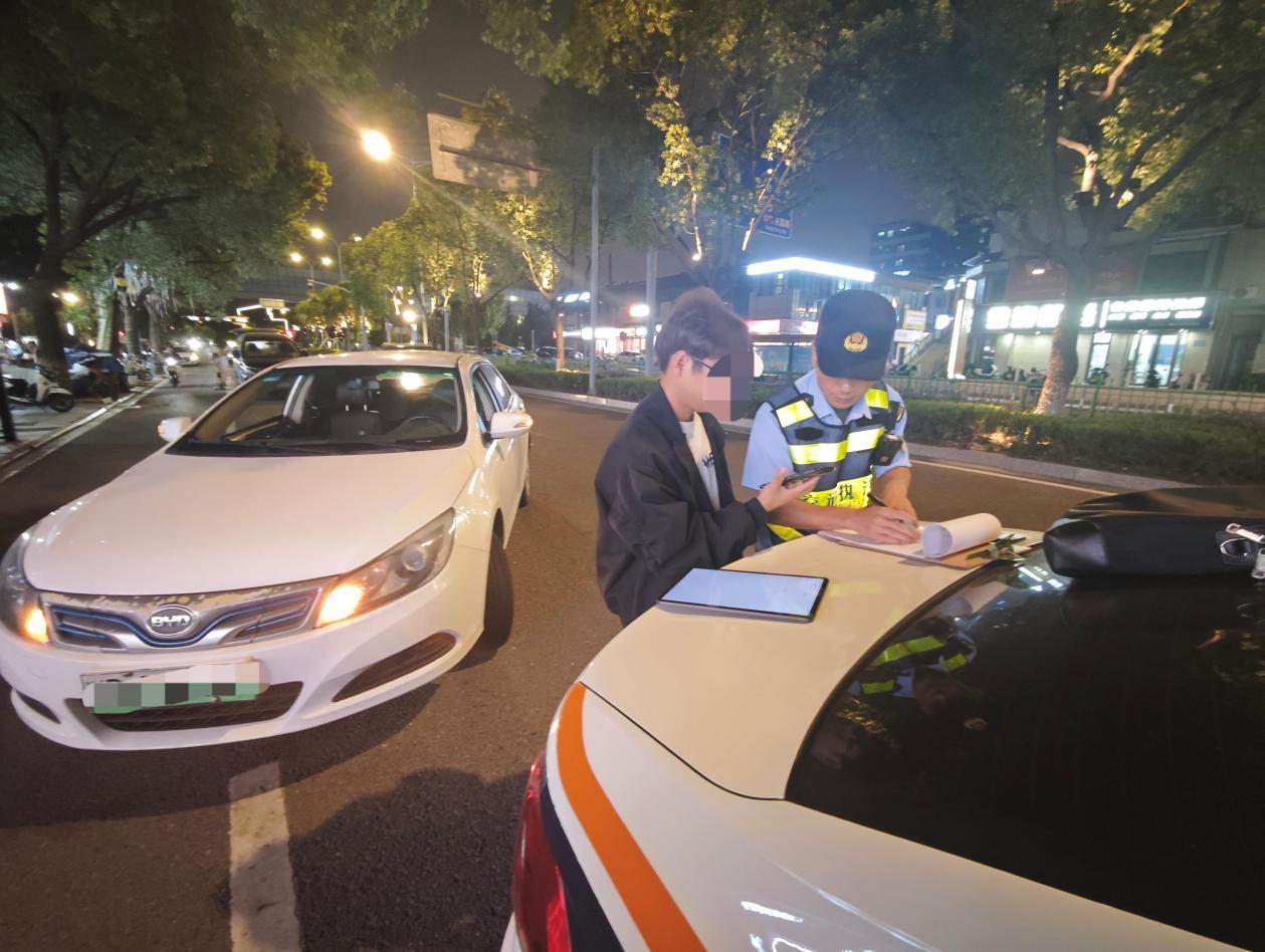 刚柔并济护出行!镇海交通执法打出网约车规范治理“组合拳”