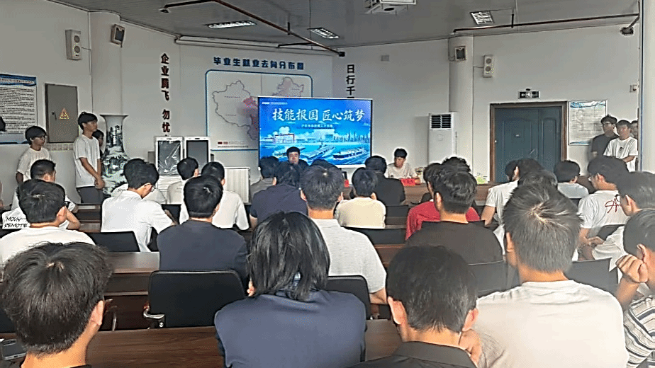 江西职业技术大学举办2027届毕业生首场校园专场招聘会