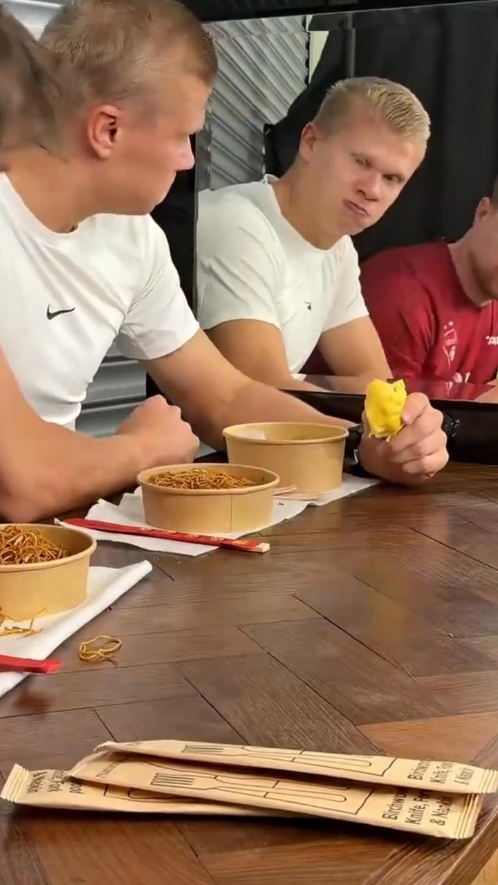 真冲浪达人🏄哈兰德 哈兰德复刻自己AI名场面#哈兰德