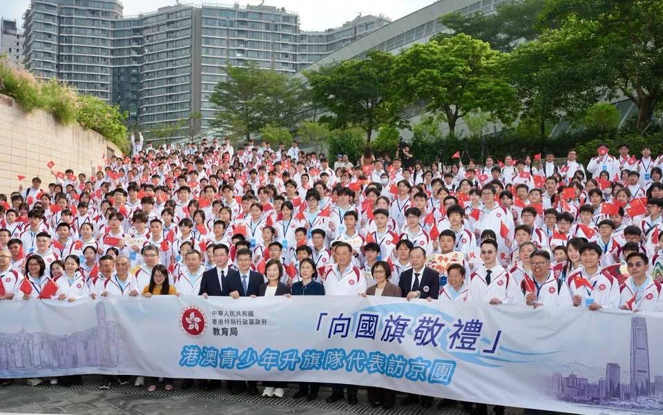 丁薛祥副總理接見「向國旗敬禮」港澳青少年升旗隊代表訪京團 夏寶龍主任寄語青年茁壯成長報效國家