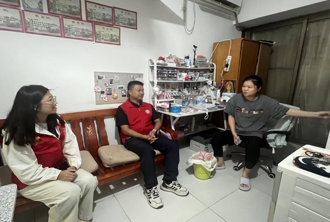 情系军属暖人心 走访慰问传关怀——龙腾社区走访慰问因病离世退役军人家属