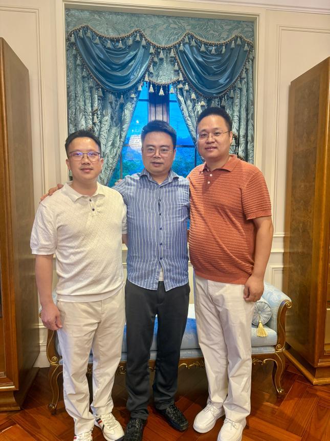 图为郑翔洲及吴清
