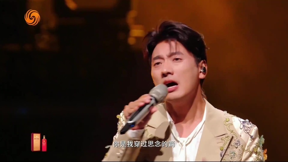 海拉阿木深情演唱《不如见一面》 向明月倾诉思念
