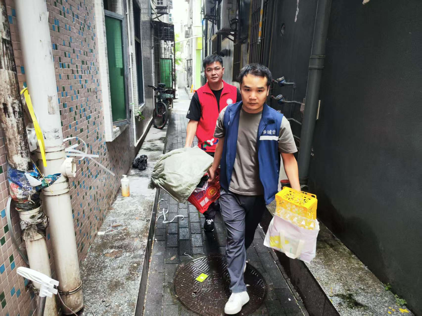 固兴社区多点发力开展防蚊灭蚊行动 筑牢居民健康防线