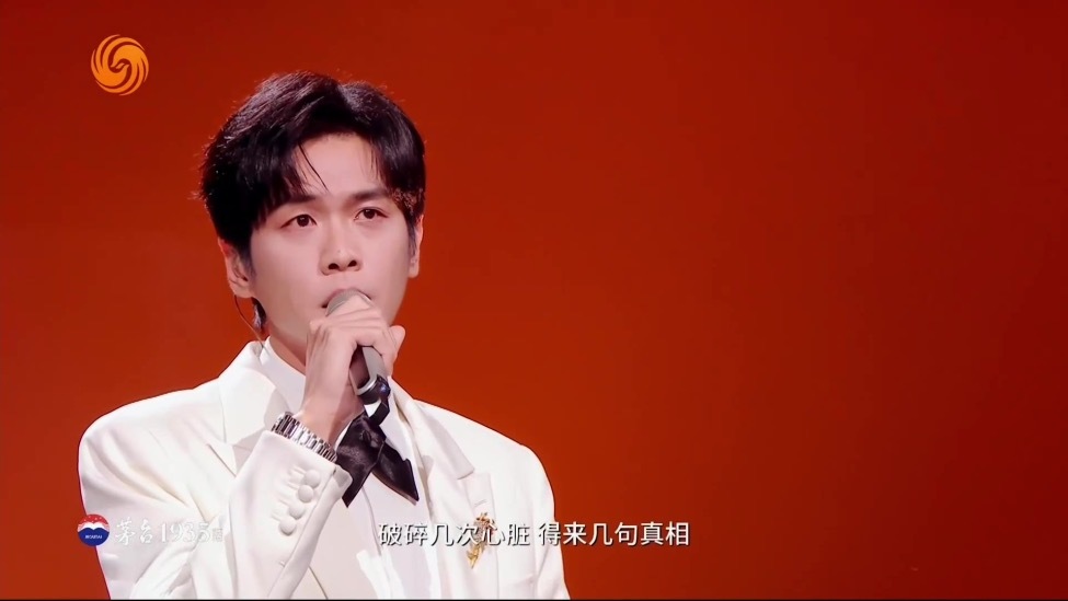 张若昀演唱《借过一下》 诠释少年坚守