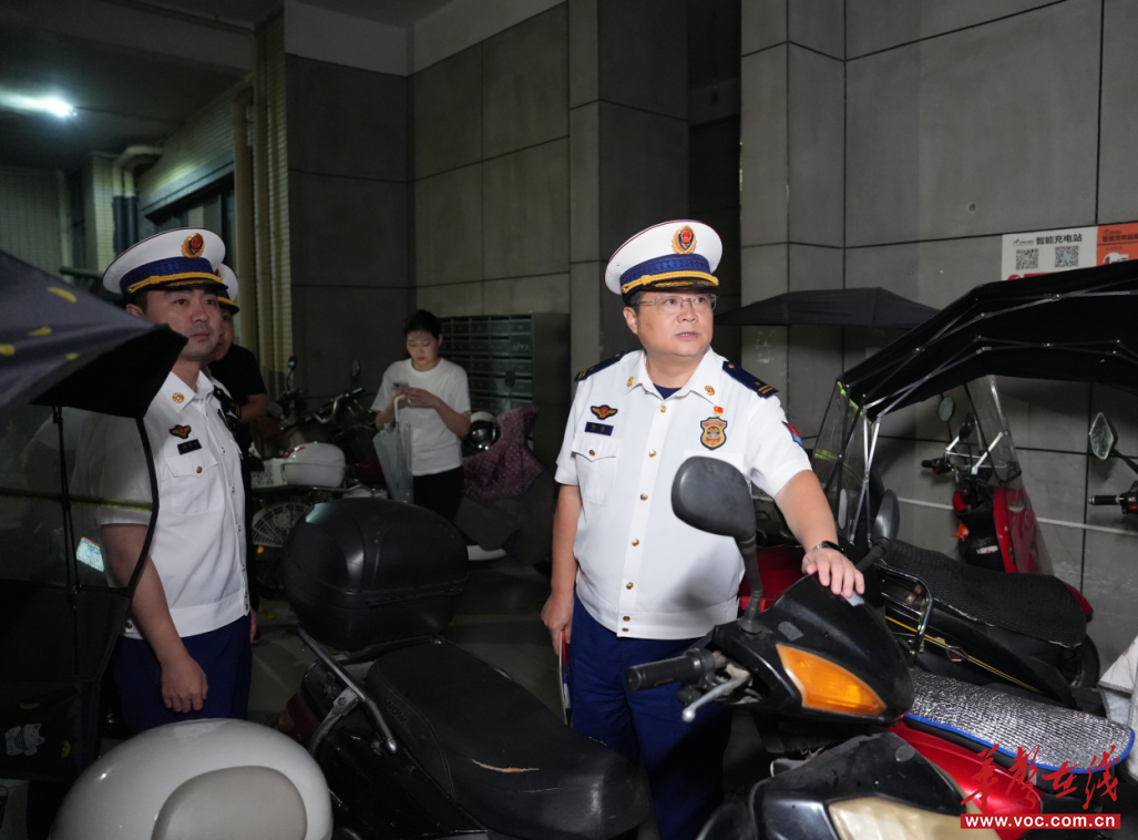 消防安全夜查现场。通讯员供图