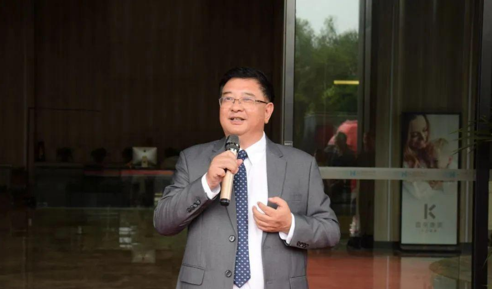 新济医药董事长吴传斌