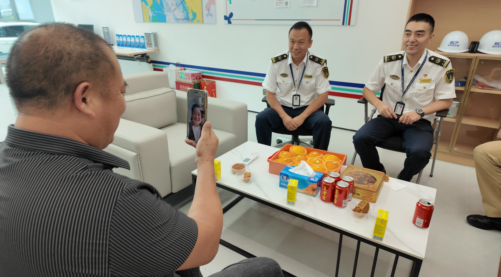 月满港区 情暖船员 宝安海事局船员驿站里的中秋暖心事