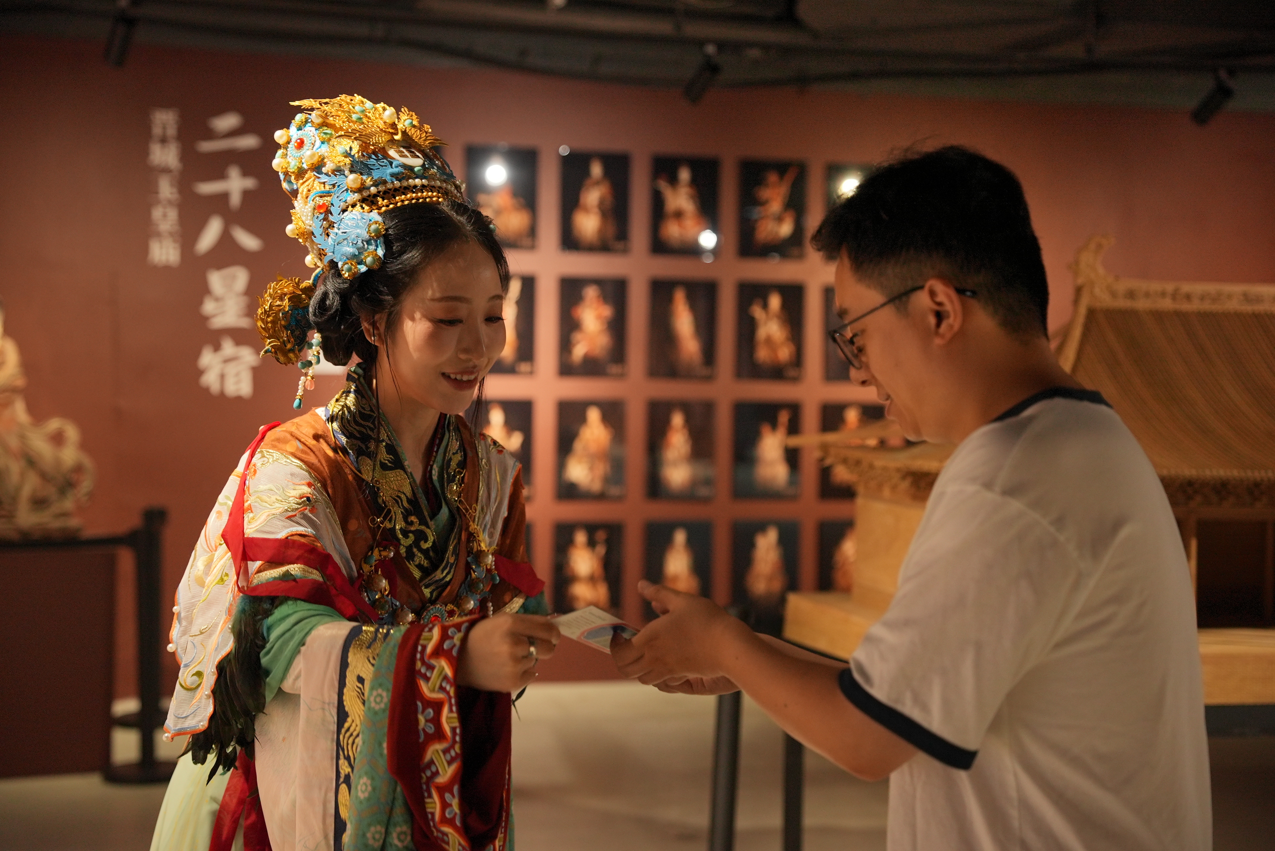 “西王母”送出“诸事顺利”吉签