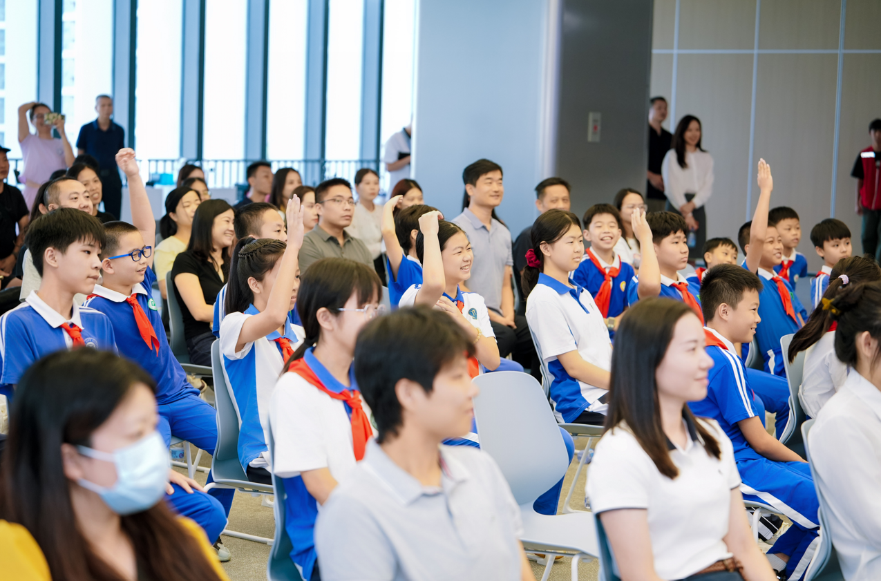 全市首个区级少先队AI科创社团在龙岗成立