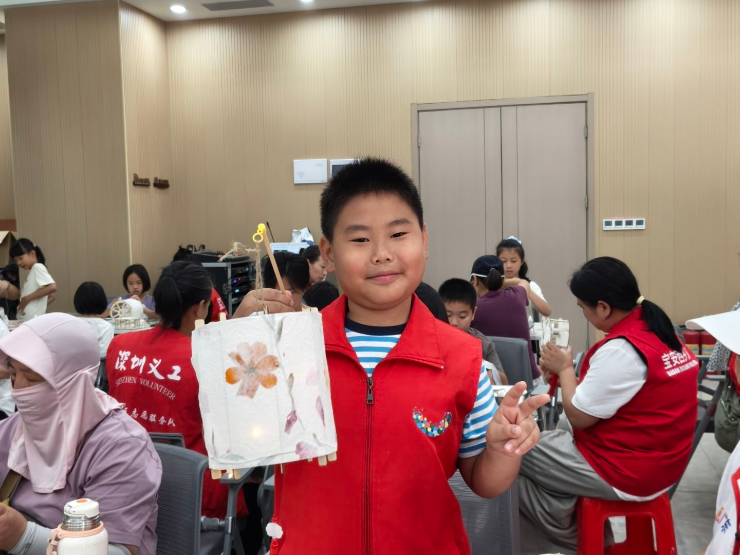 “一盏花草灯,千载中秋情”