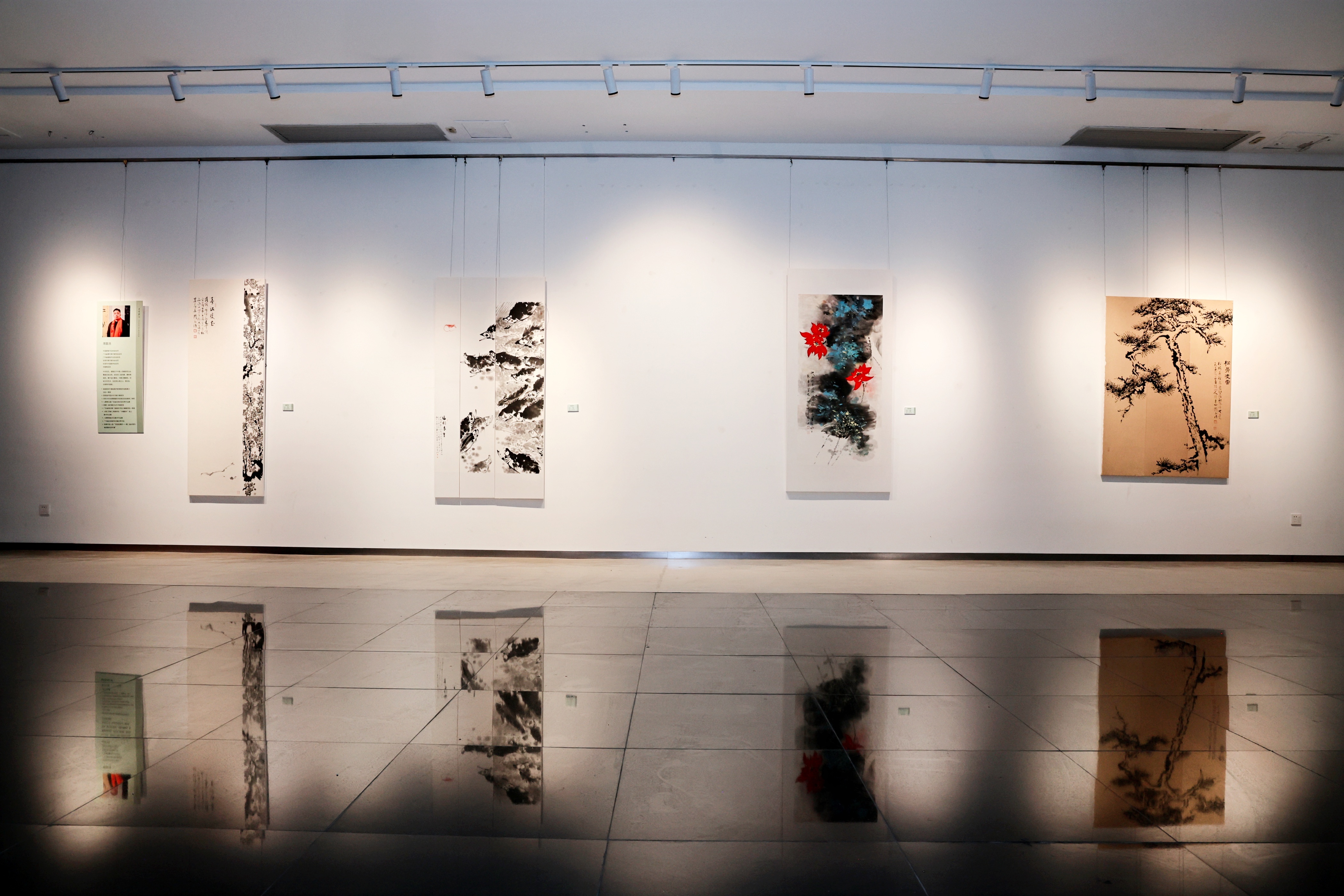 丹青新语聚新锐 青春笔墨润莞邑 ——“东莞文艺新实力”展览项目东莞青年画家十人联展开幕