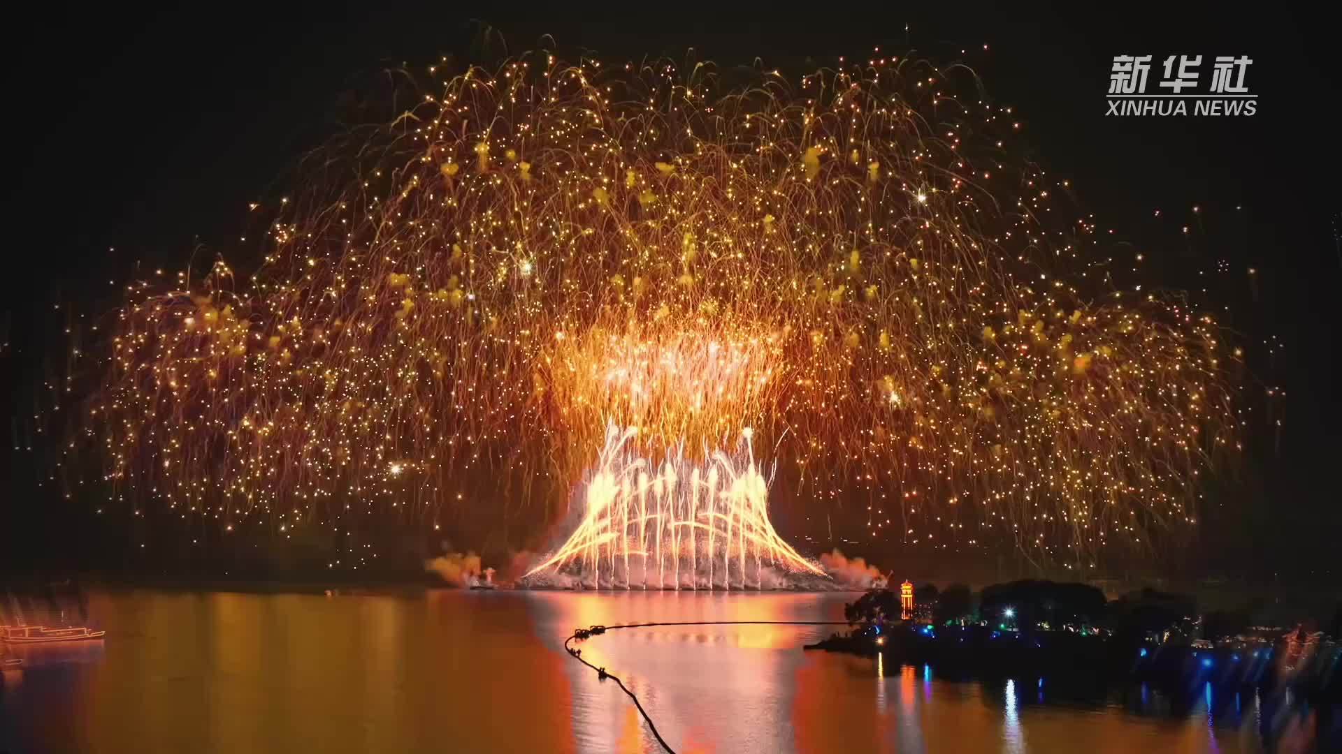 太湖山水为幕 看鼋头渚烟花绽放