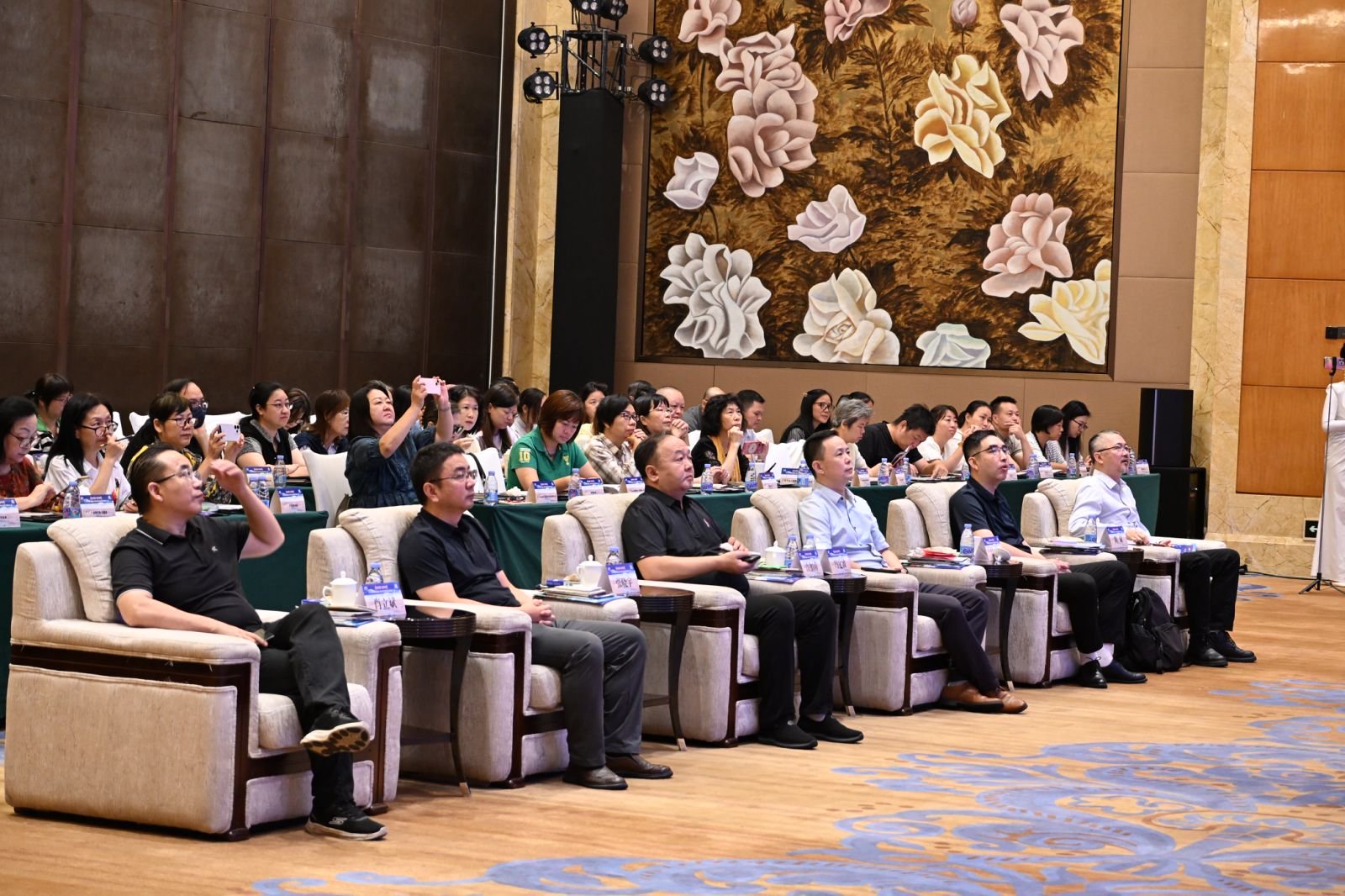 图:各部门嘉宾代表齐聚现场