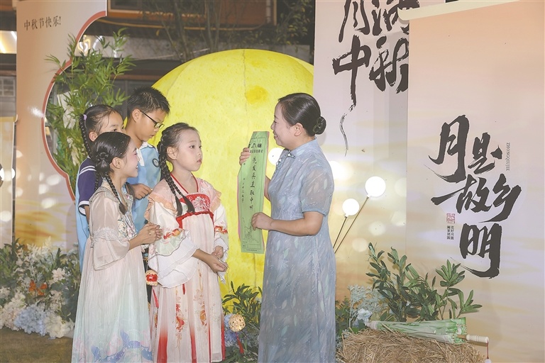 庐山市：猜灯谜、听戏曲、赏非遗（图）