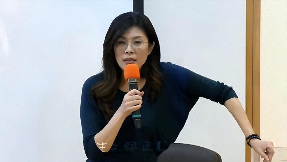 郑丽文是票房毒药不想跟她同台?蓝营青年候选人驳斥相关说法
