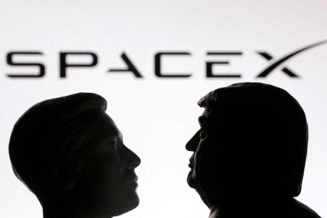 文件显示特朗普7月买入并卖出马斯克旗下SpaceX股票