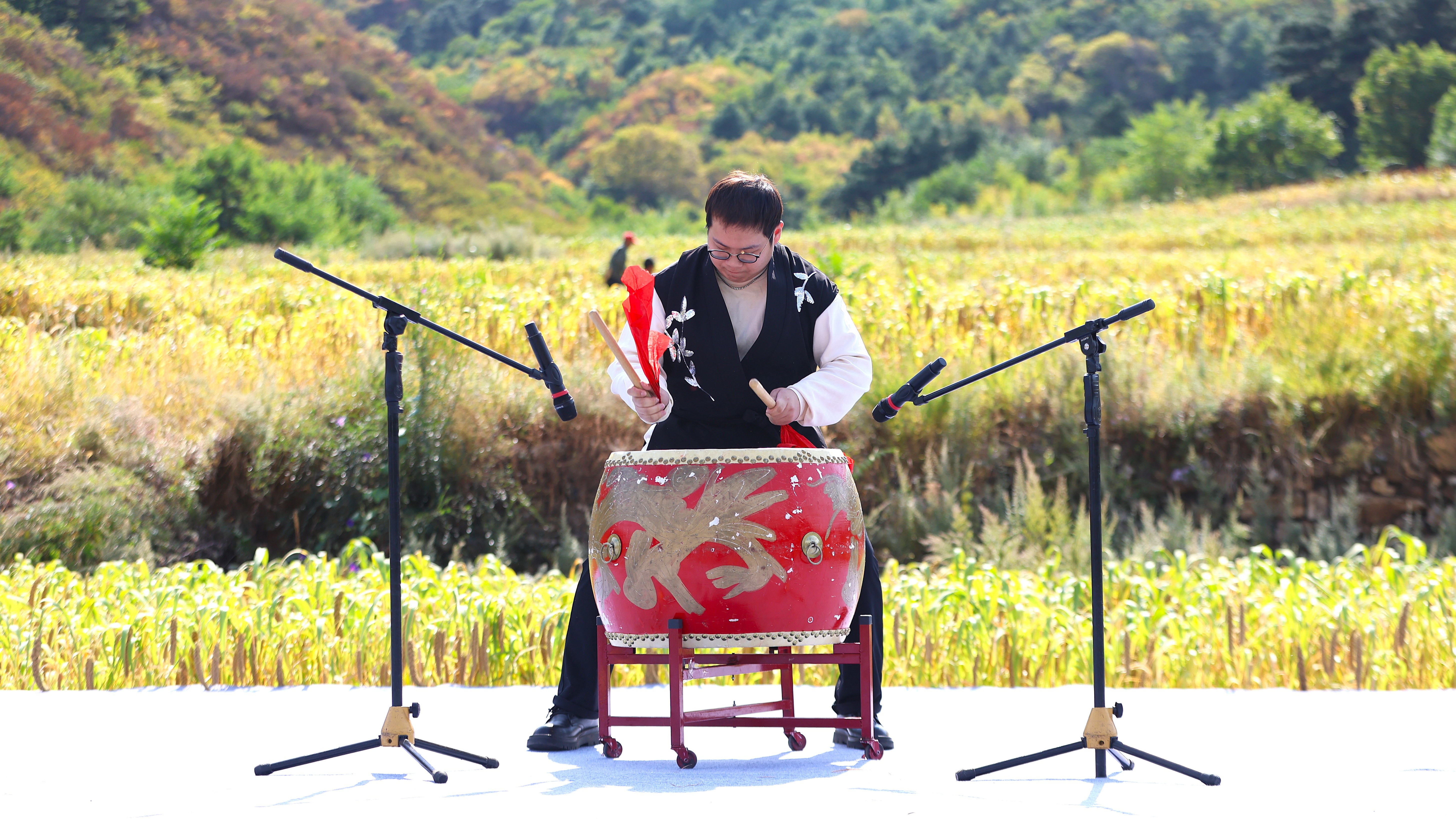 朝阳建平“小米粒”乡村音乐会唱响丰收赞歌