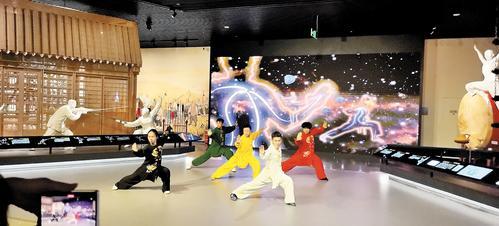 近日,在中国大运河非遗展示馆,传统武术展演精彩上演。本报记者 戴绍志摄