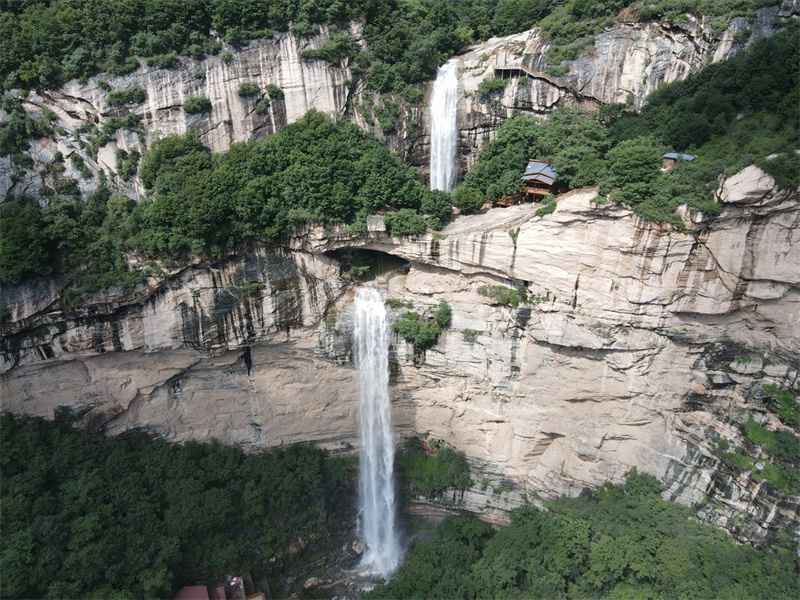 阜平县天生桥景区。