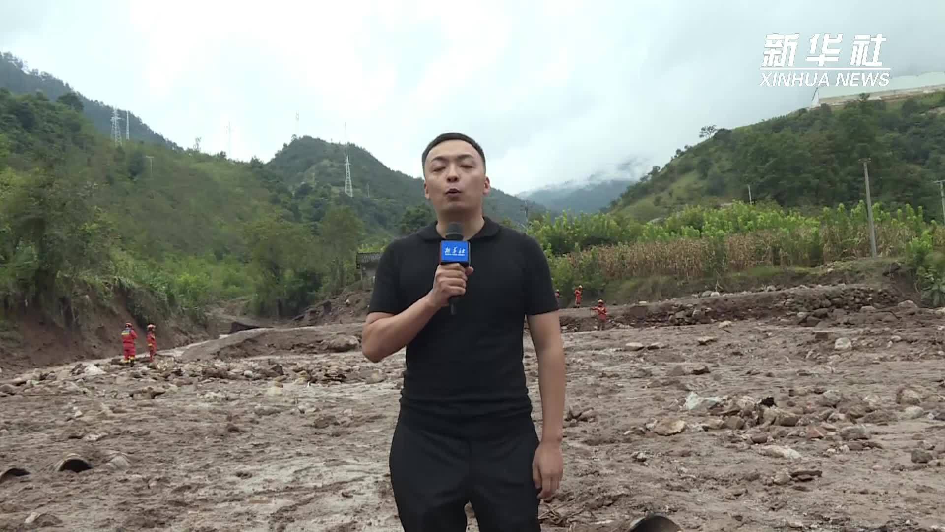 记者走进四川盐边泥石流搜救核心现场：搜救仍在继续