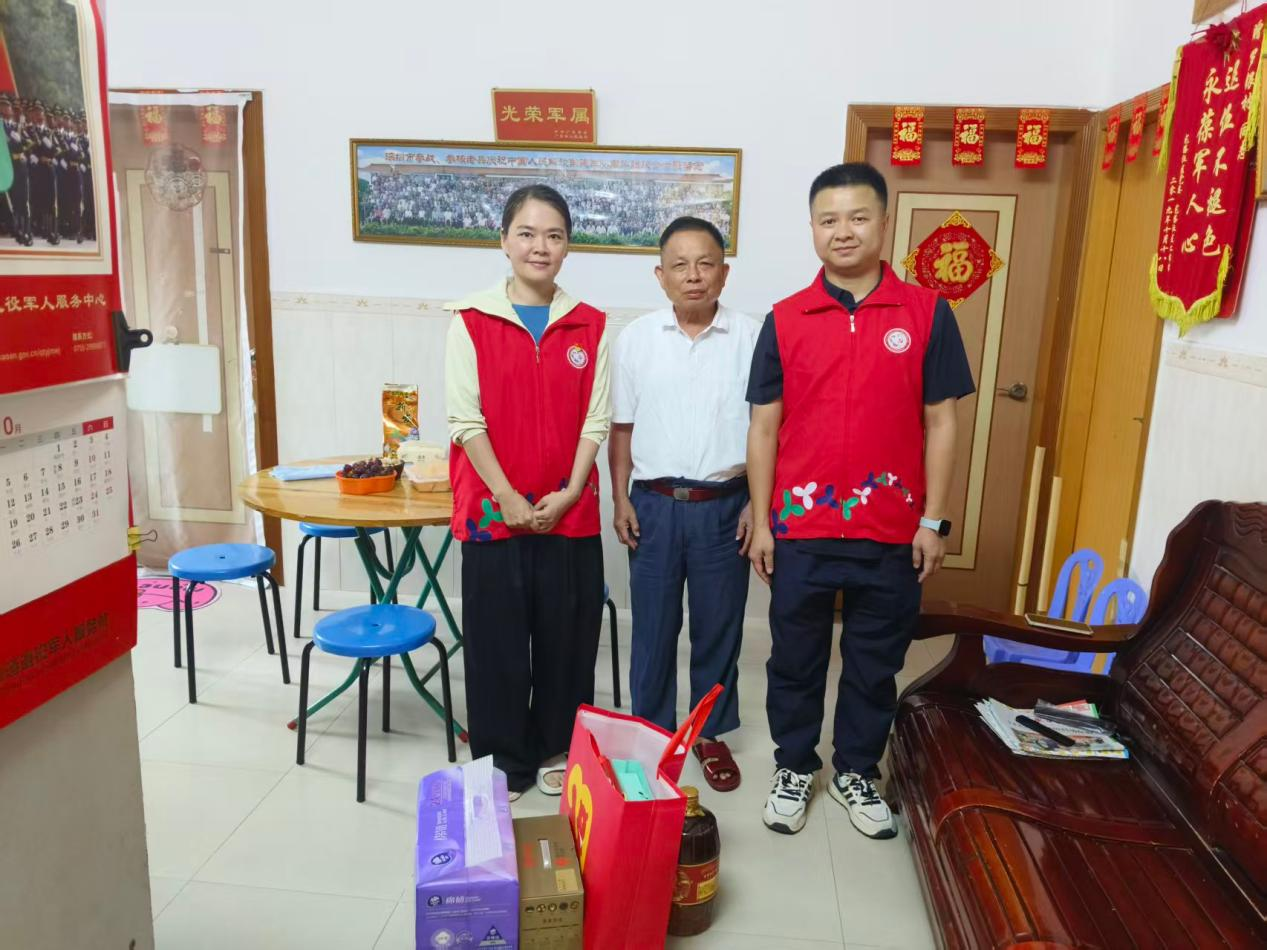 月圆中秋 情暖老兵