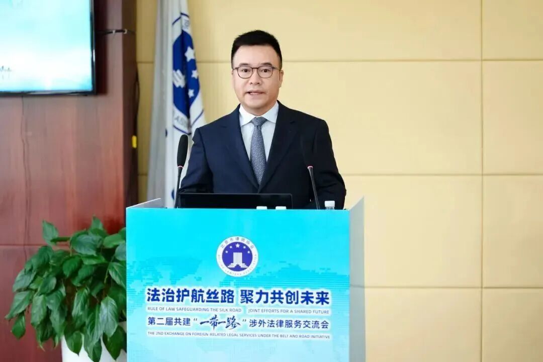 图为印度尼西亚中国商会总会执行副会长刘城发言