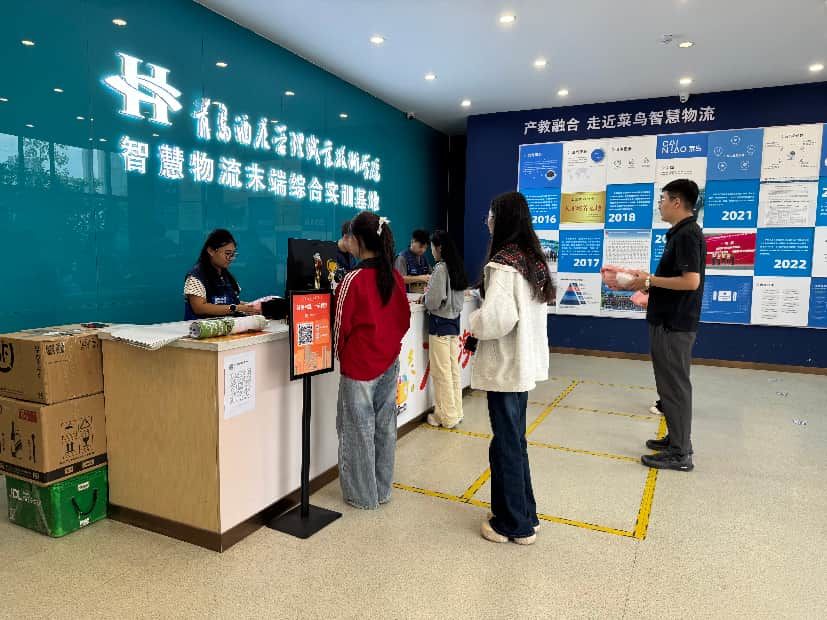 商贸类专业学生开展实训基地日常运营