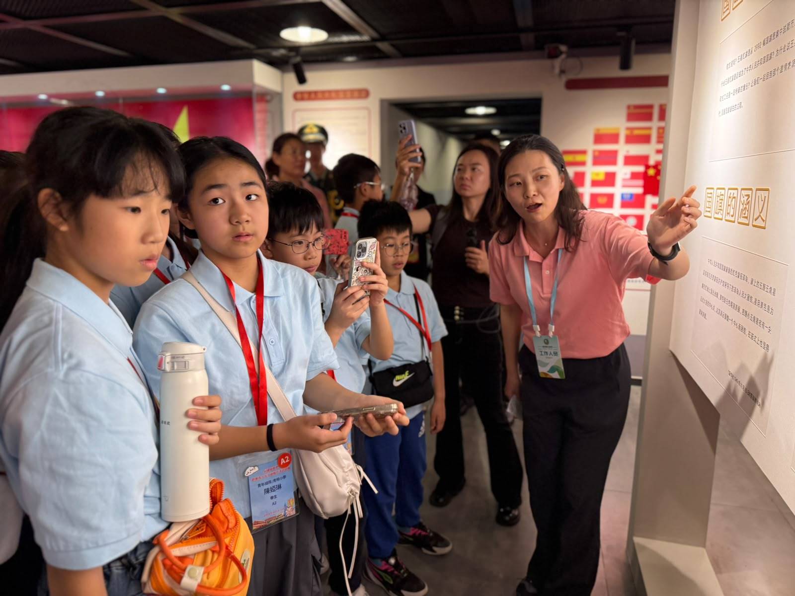 丁薛祥副總理接見「向國旗敬禮」港澳青少年升旗隊代表訪京團 夏寶龍主任寄語青年茁壯成長報效國家