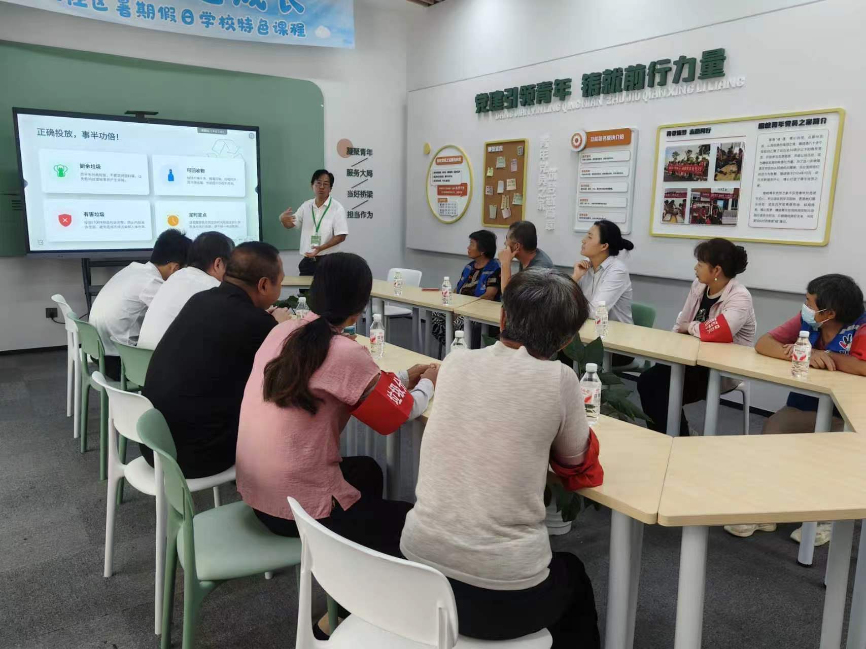 为“双百讲师”围绕督导员沟通技巧为瞻岐镇瞻虹社区授课