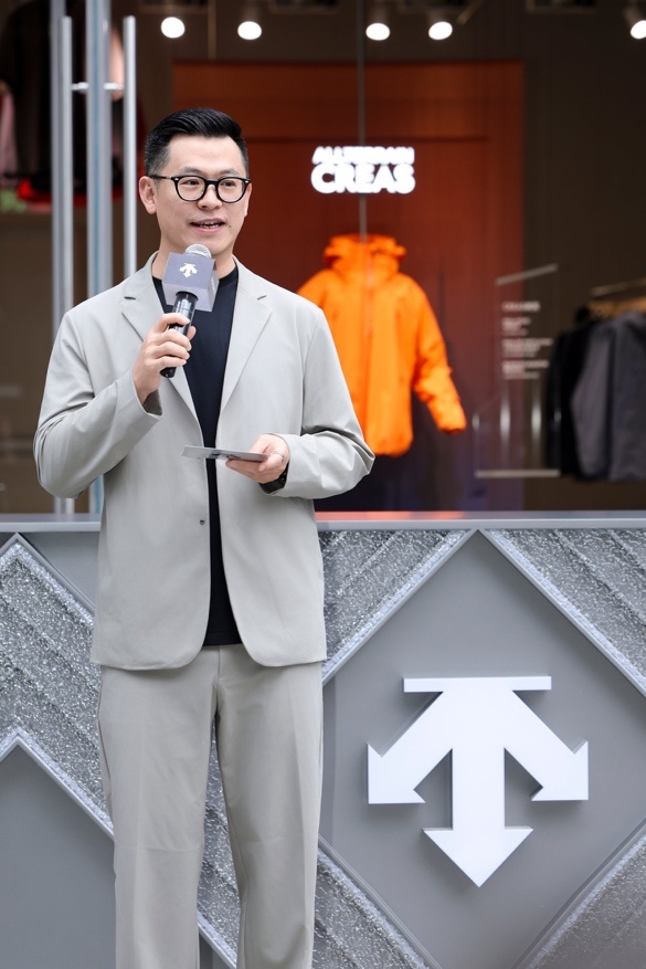 图3:迪桑特(中国)有限公司总裁乐俊先生发表致辞
