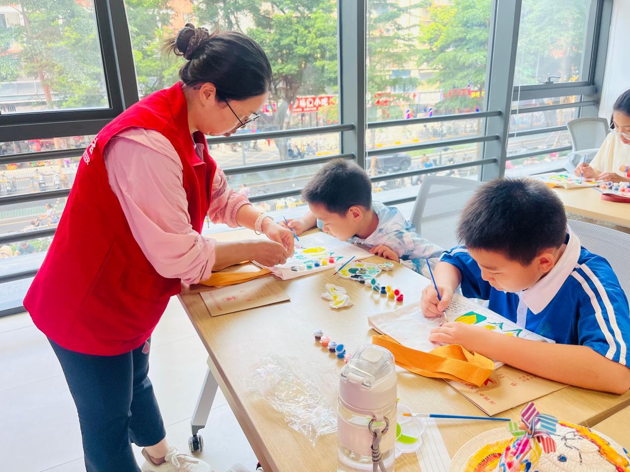 护舌尖安全·争做食安小卫士——流塘社区青少年食品安全科普暨帆布包DIY活动顺利开展