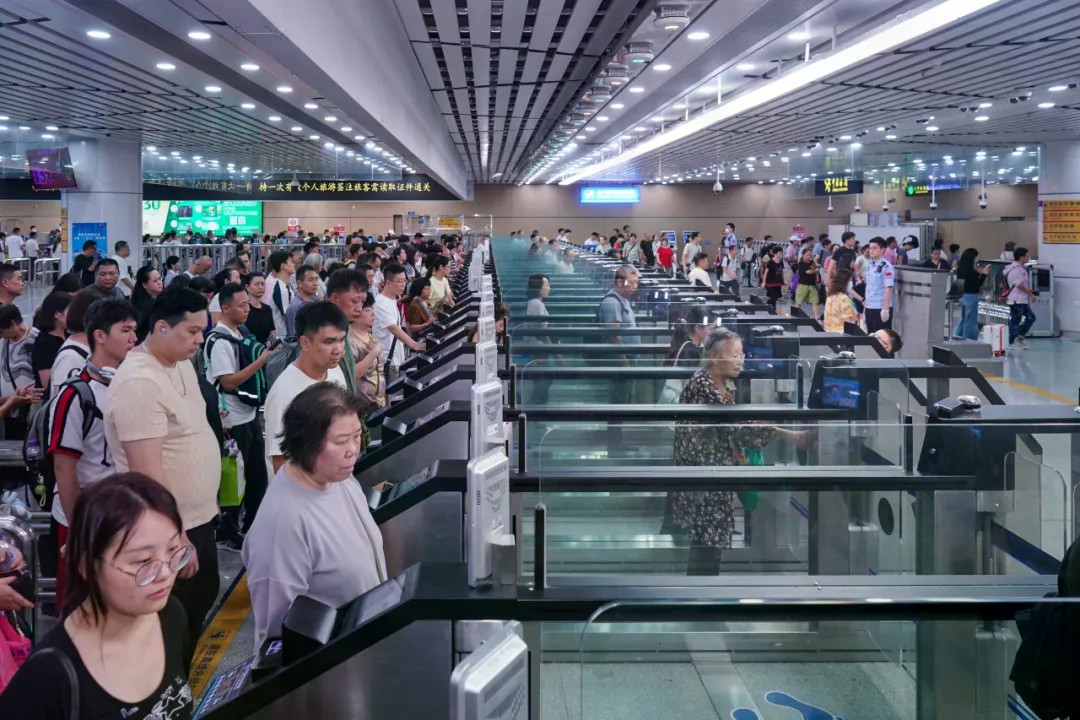 珠海边检发布双节口岸客流预测 日均通关约74.3万人次