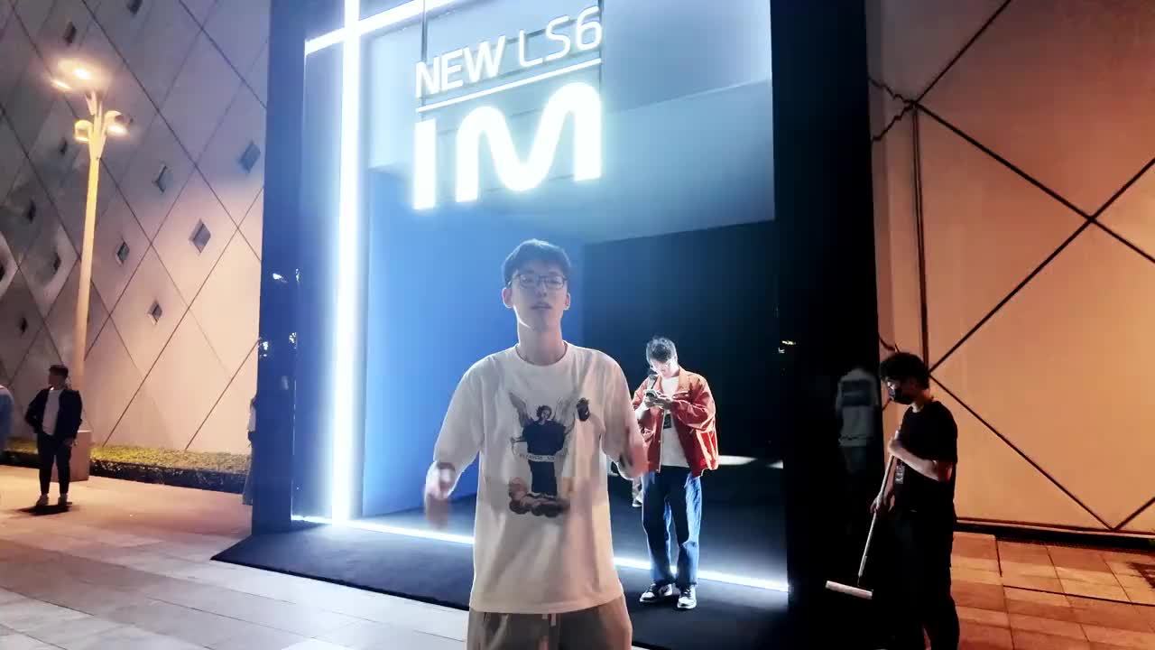【一句话搞定行程！全新一代智己 LS6 发布会，车载 AI 时代真来了？】还在忍受车机一问一答、指令要一条一条说？刚参加完全新一代智己 LS6 上市发布会，售价19.79万起！抛开外观内饰，核心看点是