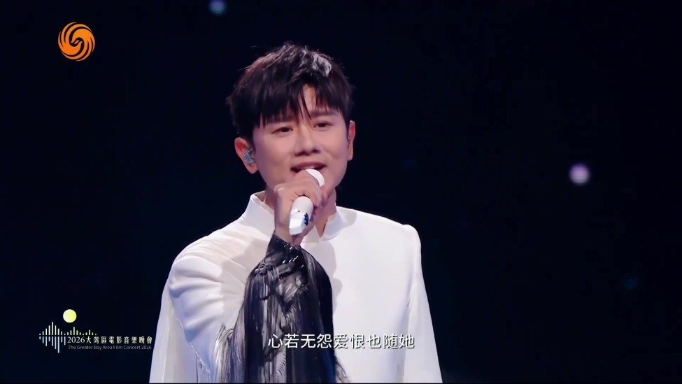 张杰演唱国粤双语版《天下》 现场燃爆了