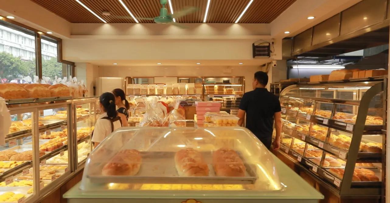 一炉烘岁月,一味暖街坊——广东《今日岭南》走进广州韵馨饼屋