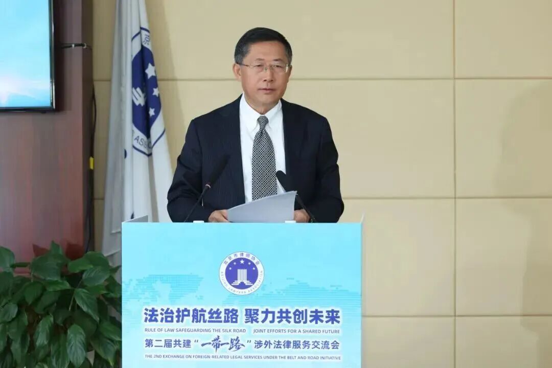 图为北京市律师协会会长刘延岭致辞