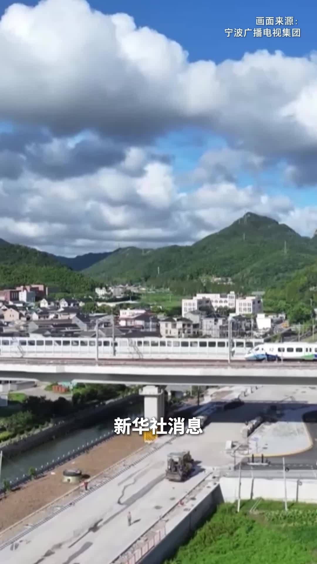 新华社消息｜国内首条跨海市域铁路通车运营