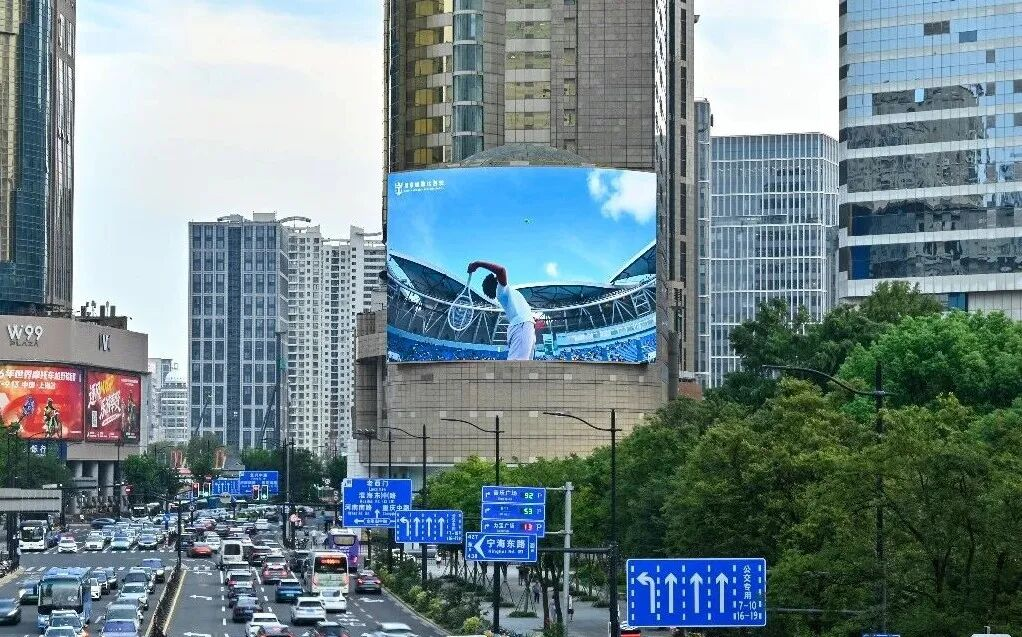 凤凰户外大屏光影启新!