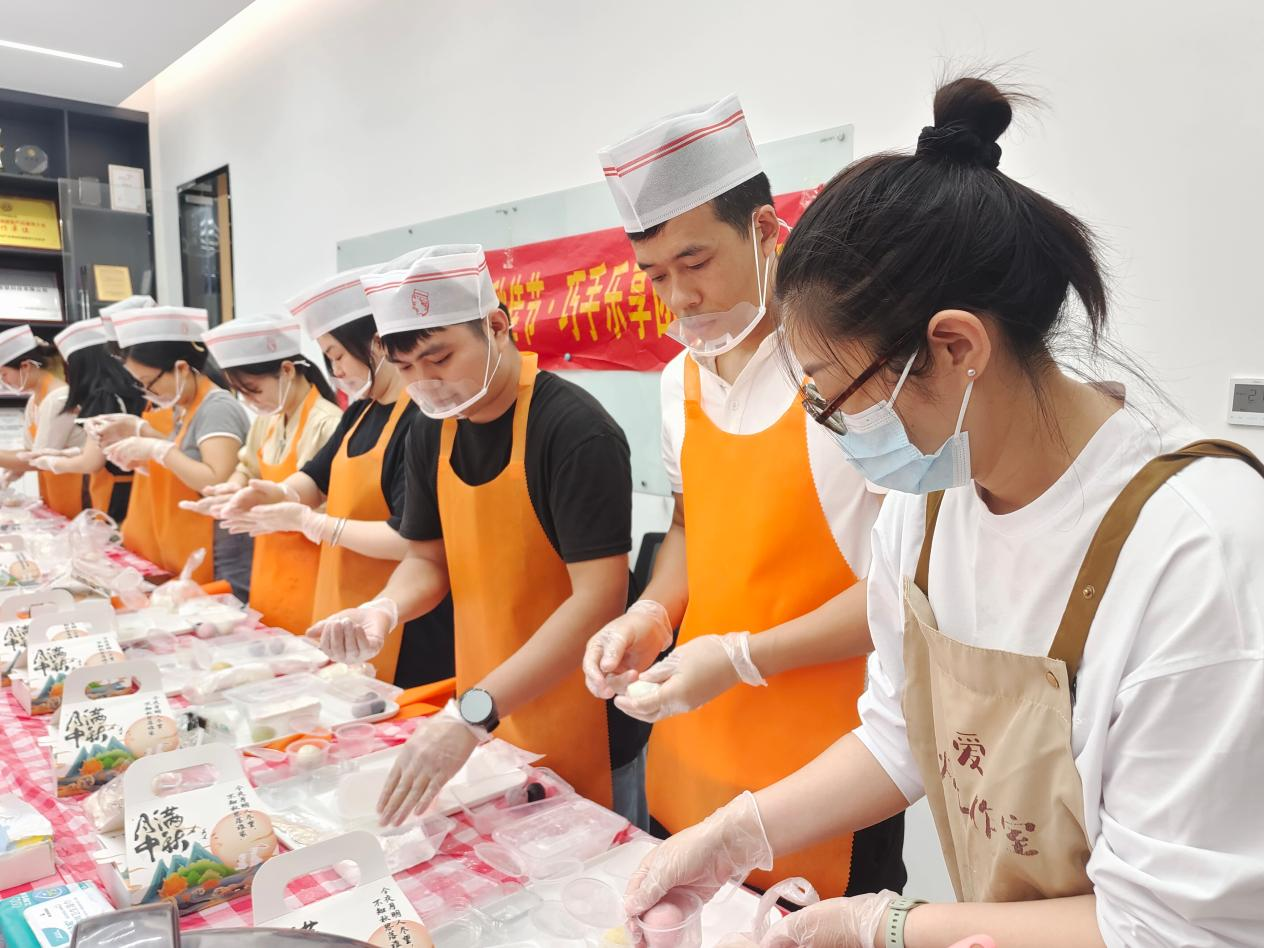 桃源社区工联会喜迎中秋佳节 巧手乐享团圆活动走进辖区企业