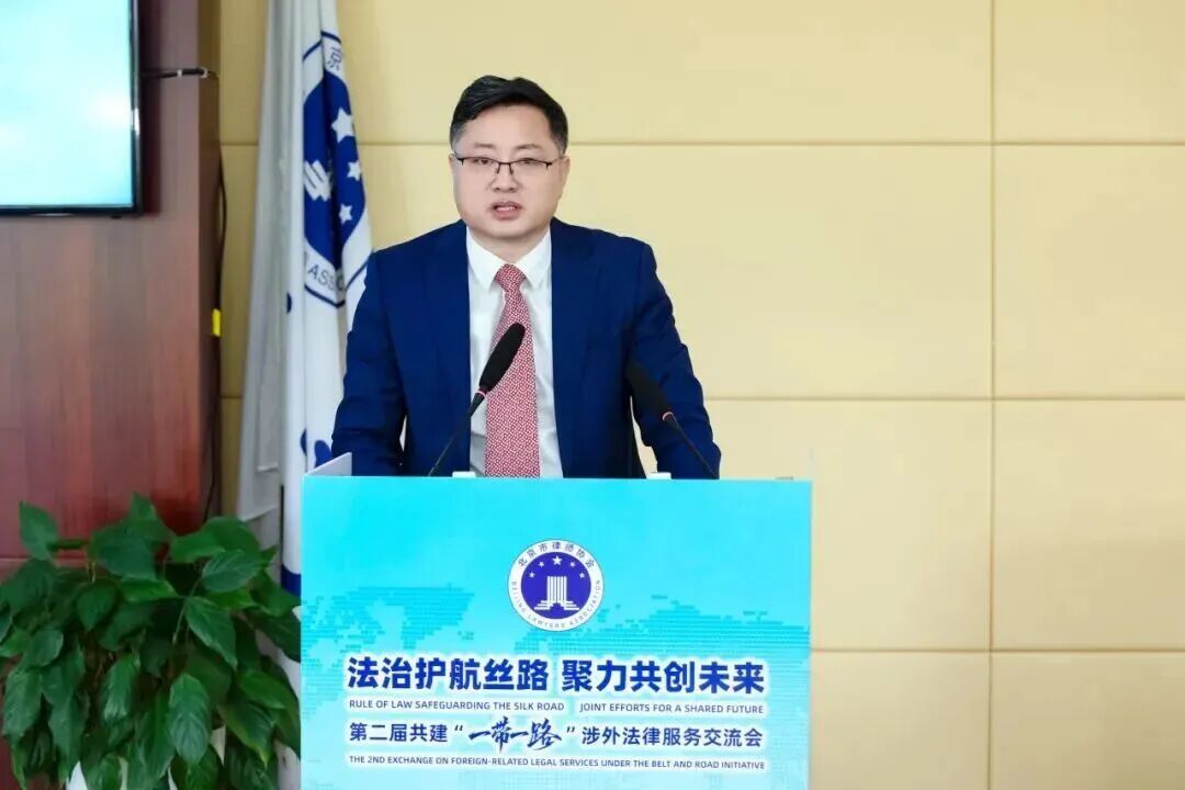 图为专委会主任委员贾辉发布第二批“伙伴计划”