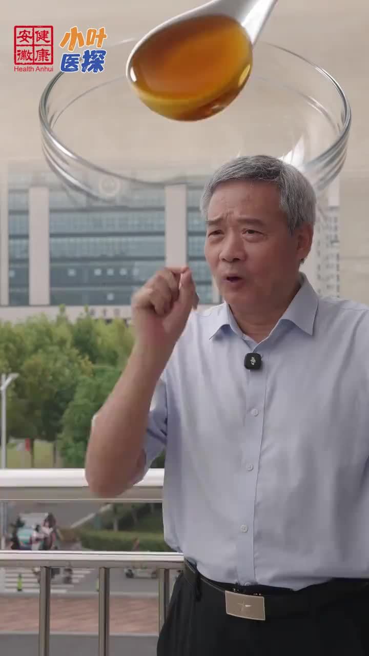 秋季久咳不停？宋兆普：这个方法立竿见影！秋燥来袭，很多人开始出现口干、咽干、咳嗽不止等不适。国家级非物质文化遗产“宋氏中医外科”第六代传承人宋兆普提醒：秋季养生，首重润肺。宋兆普介