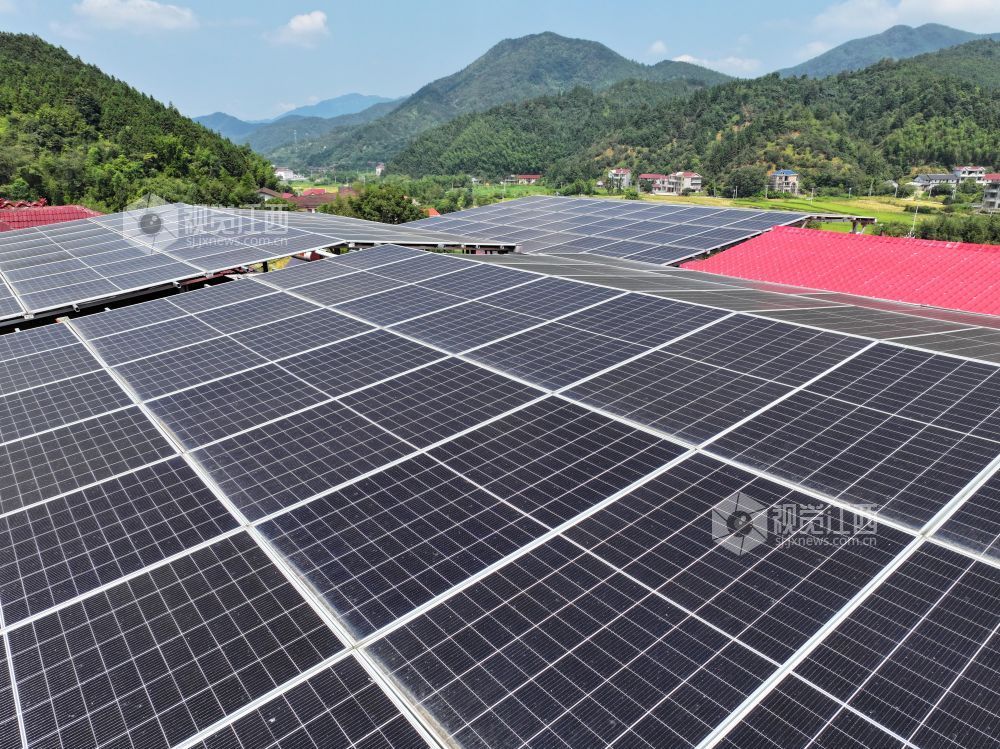 2026年9月20日,江西省吉安市泰和县小龙镇瑶岭村,农房屋顶光伏发电站为乡村振兴提供源源不断的清洁电能。