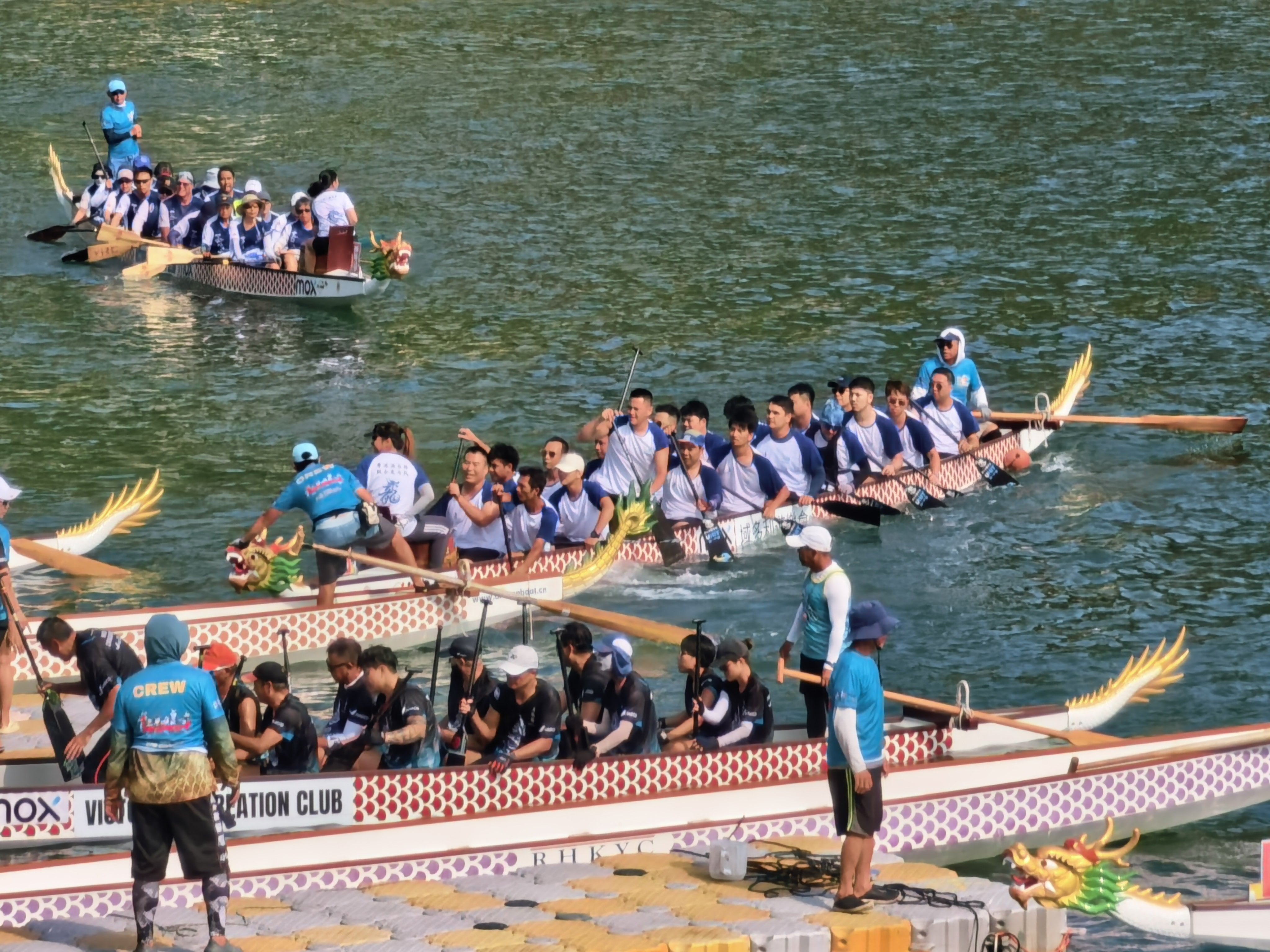 当律师坐上龙舟前舱——卓凡随粤港澳台侨龙舟队斩获香港赛事亚军